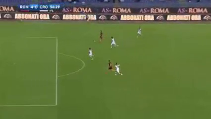Roma 4-0 Crotone - Golo de E. Džeko (57min)