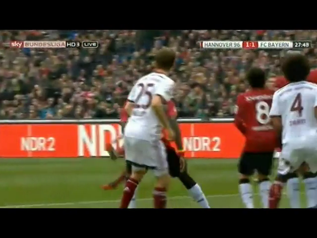 Hannover 1-3 Bayern München - Goal by Xabi Alonso (28')