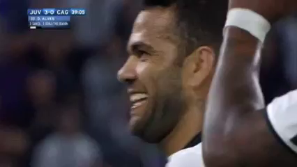 Juventus 4-0 Cagliari - Golo de Dani Alves (39min)