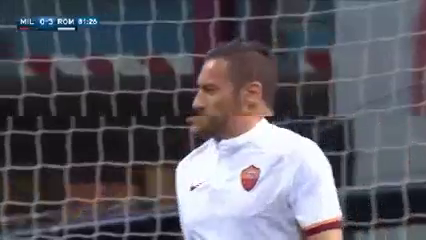 Milan 1-3 Roma - Goal by Emerson (82')