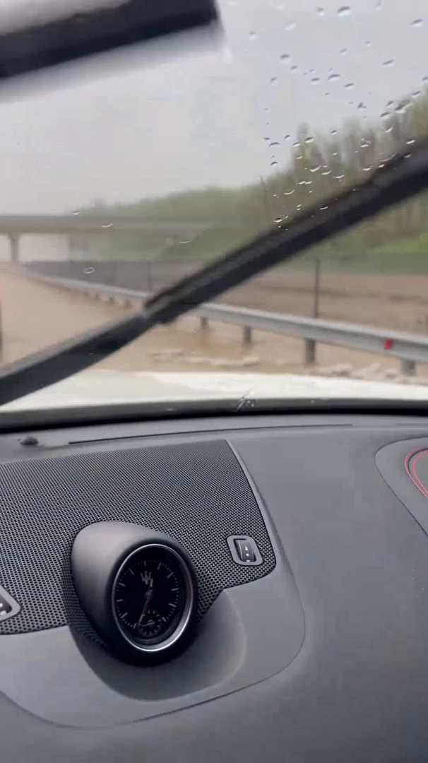 Sártenger öntötte el a 67-es