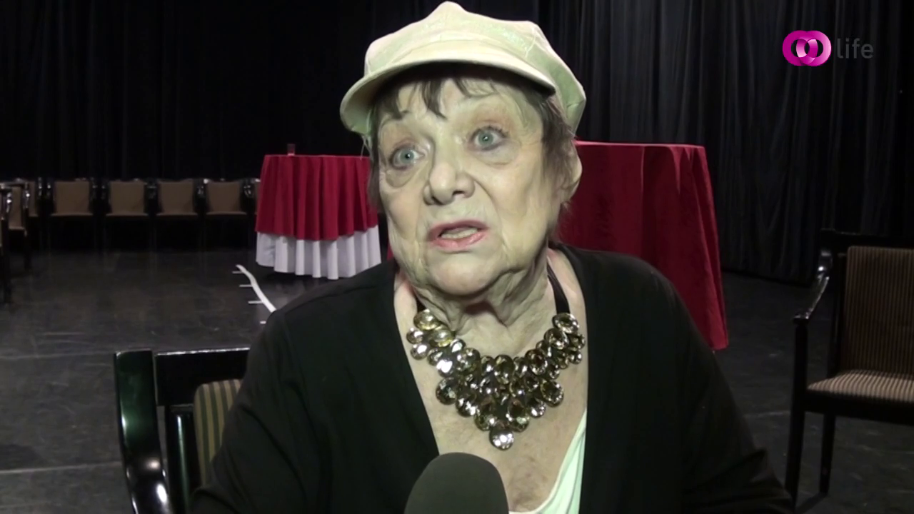 Csuros Karola 16 Evesen Ki Csuros Karola Szomszedok Szuletesnap Videa